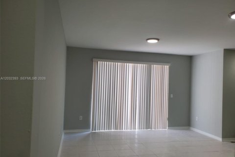 Townhouse in Homestead, Florida 4 bedrooms, 143.44 sq.m. № 2154536 - photo 8