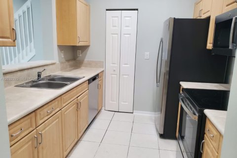 Townhouse in Homestead, Florida 4 bedrooms, 143.44 sq.m. № 2154536 - photo 5