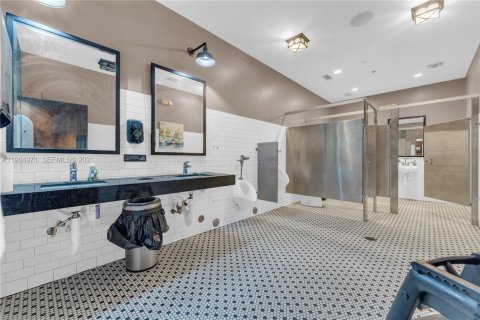 Immobilier commercial à vendre à Miami, Floride № 2036368 - photo 30