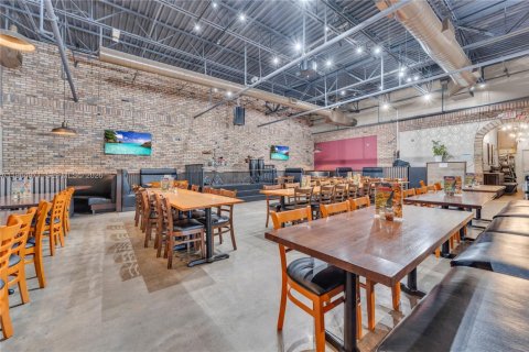 Immobilier commercial à vendre à Miami, Floride № 2036368 - photo 4