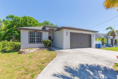 House in Saint Petersburg, Florida 4 bedrooms, 170.2 sq.m. № 2366662