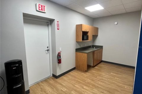 Immobilier commercial à louer à Lakeland, Floride: 766.44 m2 № 2404688 - photo 10