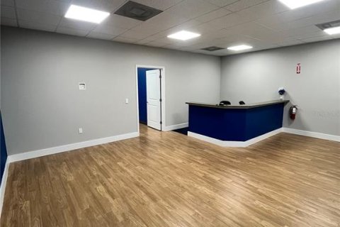 Immobilier commercial à louer à Lakeland, Floride: 766.44 m2 № 2404688 - photo 4