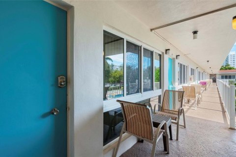 Condo in Pompano Beach, Florida, 1 bedroom № 2177125 - photo 30