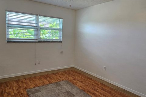 House in Pinellas Park, Florida 3 bedrooms, 103.03 sq.m. № 1822968 - photo 9