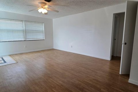 House in Pinellas Park, Florida 3 bedrooms, 103.03 sq.m. № 1822968 - photo 4