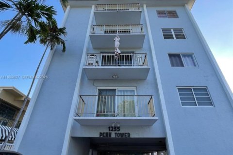 Condominio en Miami Beach, Florida, 1 dormitorio  № 2152482