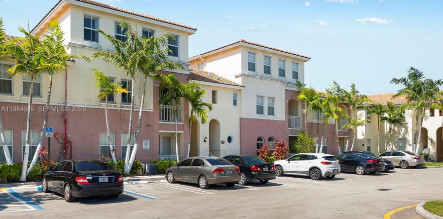 Condominio en Miami, Florida, 2 dormitorios  № 2057877