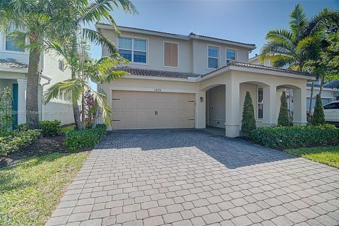 House in Hollywood, Florida 3 bedrooms, 218.23 sq.m. № 1582783 - photo 2
