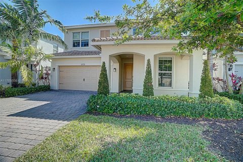 House in Hollywood, Florida 3 bedrooms, 218.23 sq.m. № 1582783 - photo 3