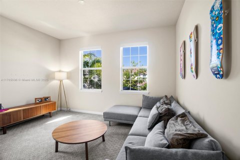 House in Hollywood, Florida 3 bedrooms, 218.23 sq.m. № 1582783 - photo 23