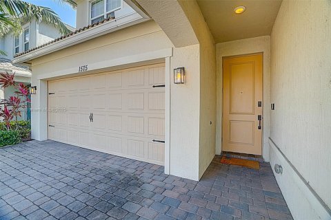 House in Hollywood, Florida 3 bedrooms, 218.23 sq.m. № 1582783 - photo 4