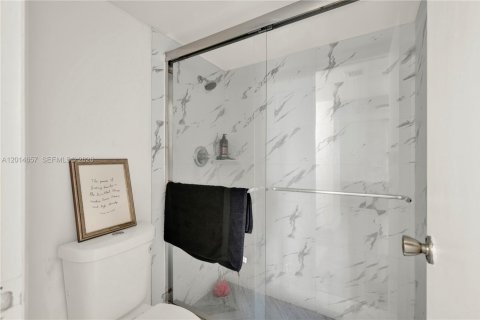 Condo in Aventura, Florida, 2 bedrooms № 2185870 - photo 16