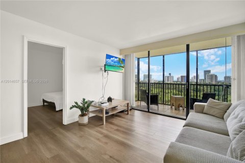 Condo in Aventura, Florida, 2 bedrooms № 2185870 - photo 5