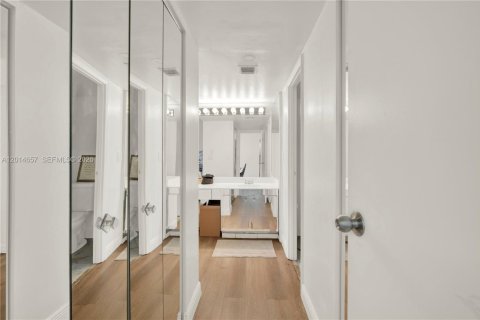 Condo in Aventura, Florida, 2 bedrooms № 2185870 - photo 13
