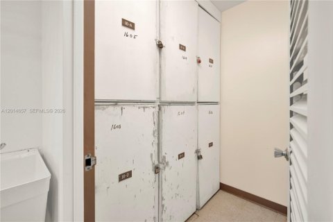 Condo in Aventura, Florida, 2 bedrooms № 2185870 - photo 21