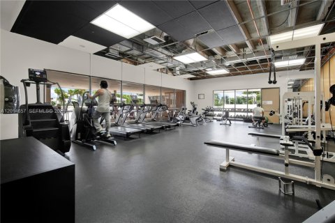 Condo in Aventura, Florida, 2 bedrooms № 2185870 - photo 23