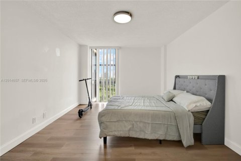 Condo in Aventura, Florida, 2 bedrooms № 2185870 - photo 17