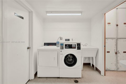 Condo in Aventura, Florida, 2 bedrooms № 2185870 - photo 20