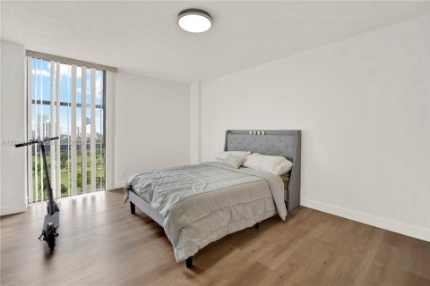 Condo in Aventura, Florida, 2 bedrooms № 2185870 - photo 18