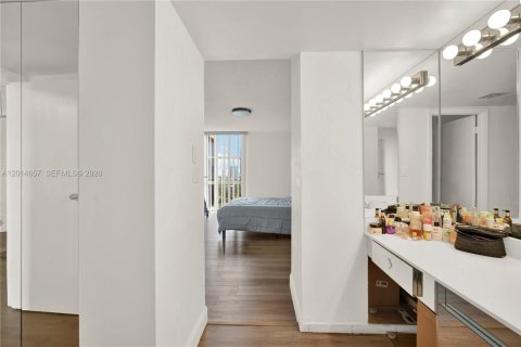 Condo in Aventura, Florida, 2 bedrooms № 2185870 - photo 14