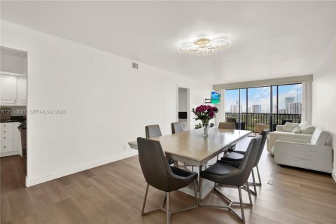 Condo in Aventura, Florida, 2 bedrooms № 2185870 - photo 27