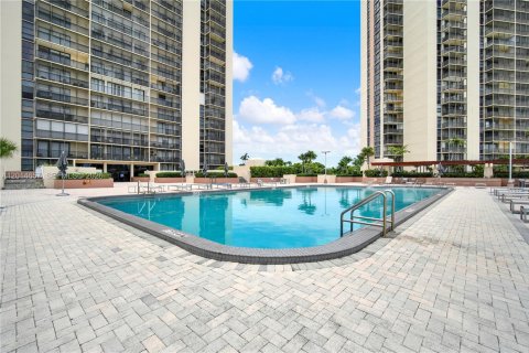 Condo in Aventura, Florida, 2 bedrooms № 2185870 - photo 22