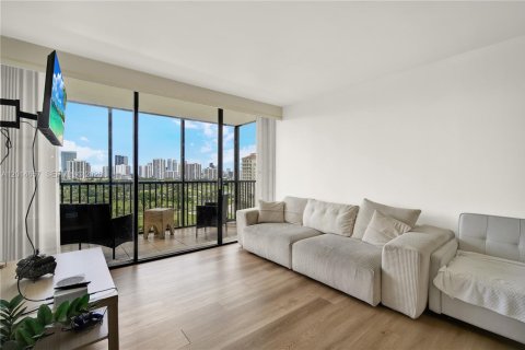Condo in Aventura, Florida, 2 bedrooms № 2185870 - photo 4