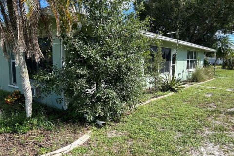 House in Punta Gorda, Florida 2 bedrooms, 121.33 sq.m. № 2429148 - photo 19
