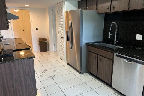House in Punta Gorda, Florida 2 bedrooms, 121.33 sq.m. № 2429148 - photo 8
