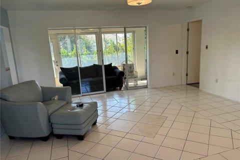 House in Punta Gorda, Florida 2 bedrooms, 121.33 sq.m. № 2429148 - photo 2