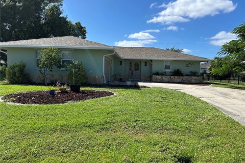 House in Punta Gorda, Florida 2 bedrooms, 121.33 sq.m. № 2429148