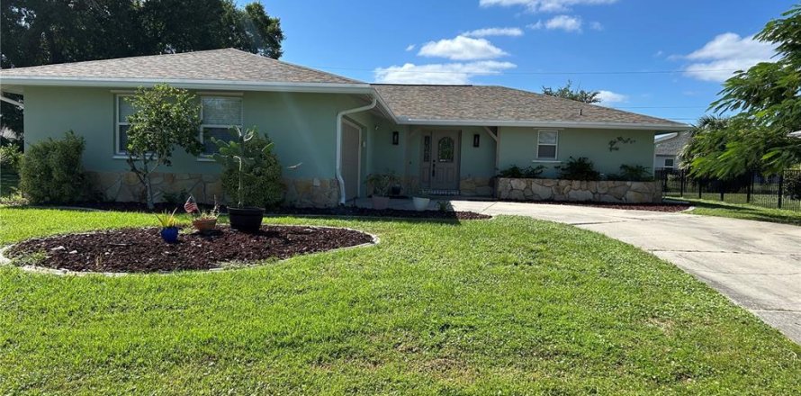 House in Punta Gorda, Florida 2 bedrooms, 121.33 sq.m. № 2429148