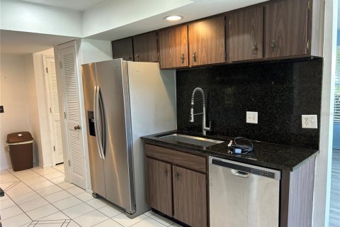 House in Punta Gorda, Florida 2 bedrooms, 121.33 sq.m. № 2429148 - photo 4