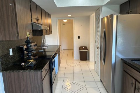 House in Punta Gorda, Florida 2 bedrooms, 121.33 sq.m. № 2429148 - photo 5