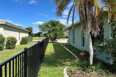 House in Punta Gorda, Florida 2 bedrooms, 121.33 sq.m. № 2429148 - photo 20