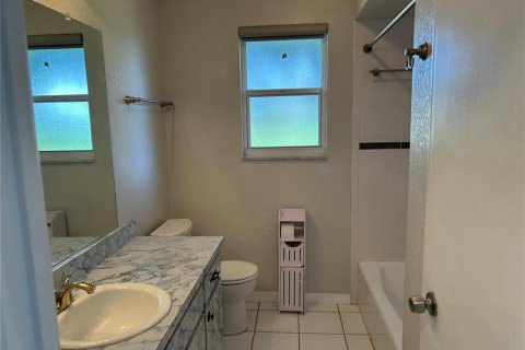 House in Punta Gorda, Florida 2 bedrooms, 121.33 sq.m. № 2429148 - photo 17