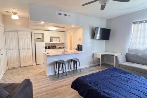 Condo in Hallandale Beach, Florida  № 1991340 - photo 5