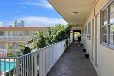 Condo in Hallandale Beach, Florida  № 1991340 - photo 6
