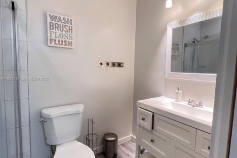 Condo in Hallandale Beach, Florida  № 1991340 - photo 2