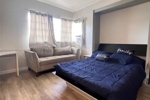 Condo in Hallandale Beach, Florida  № 1991340 - photo 4