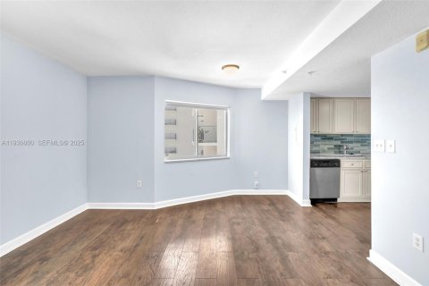 Copropriété à louer à Miami, Floride: 1 chambre, 118.54 m2 № 1994751 - photo 13