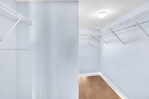 Copropriété à louer à Miami, Floride: 1 chambre, 118.54 m2 № 1994751 - photo 7