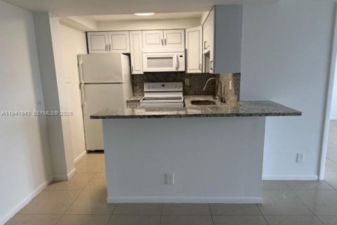 Condominio en alquiler en West Palm Beach, Florida, 2 dormitorios, 69.96 m2 № 1998915 - foto 5