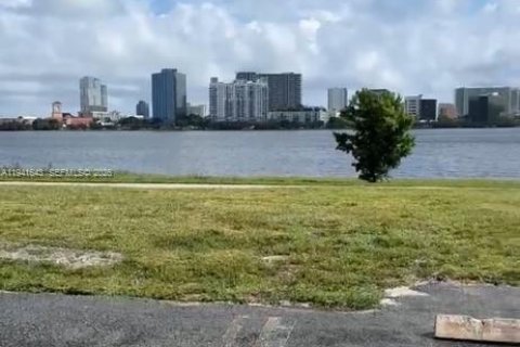 Condominio en alquiler en West Palm Beach, Florida, 2 dormitorios, 69.96 m2 № 1998915 - foto 4