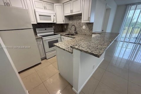 Condominio en alquiler en West Palm Beach, Florida, 2 dormitorios, 69.96 m2 № 1998915 - foto 8