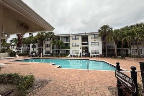 Condominio en alquiler en West Palm Beach, Florida, 2 dormitorios, 69.96 m2 № 1998915 - foto 22