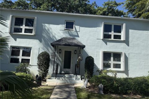 Copropriété à vendre à Miami, Floride: 2 chambres, 78.04 m2 № 1956241 - photo 1