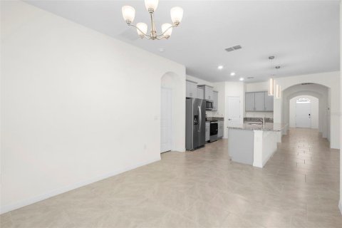 House in Kissimmee, Florida 4 bedrooms, 199 sq.m. № 1899796 - photo 13