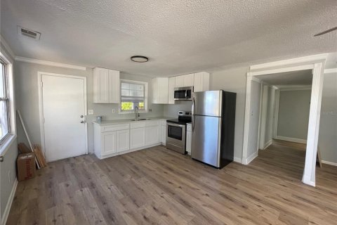 House in Clermont, Florida 2 bedrooms, 75.81 sq.m. № 1717318 - photo 11